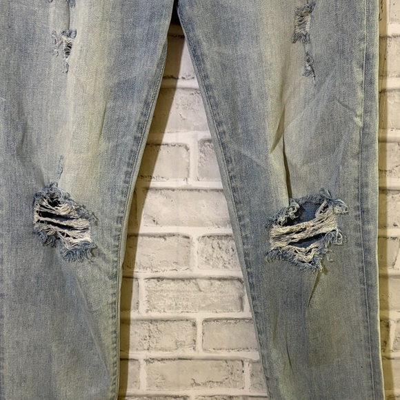 American Eagle Light Blue AirFlex Denim, distressed, 30 x 32 - Picture 6 of 12